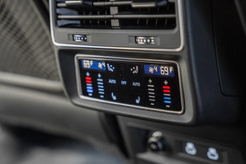 Used 2022 Audi SQ8 Premium Plus w/ Carbon Optic Package image 32