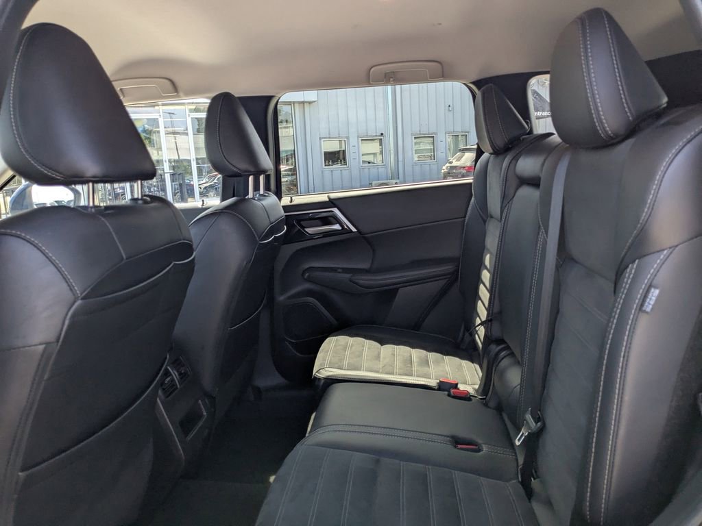 Used 2024 Mitsubishi Outlander SE Black Edition FWD image 14