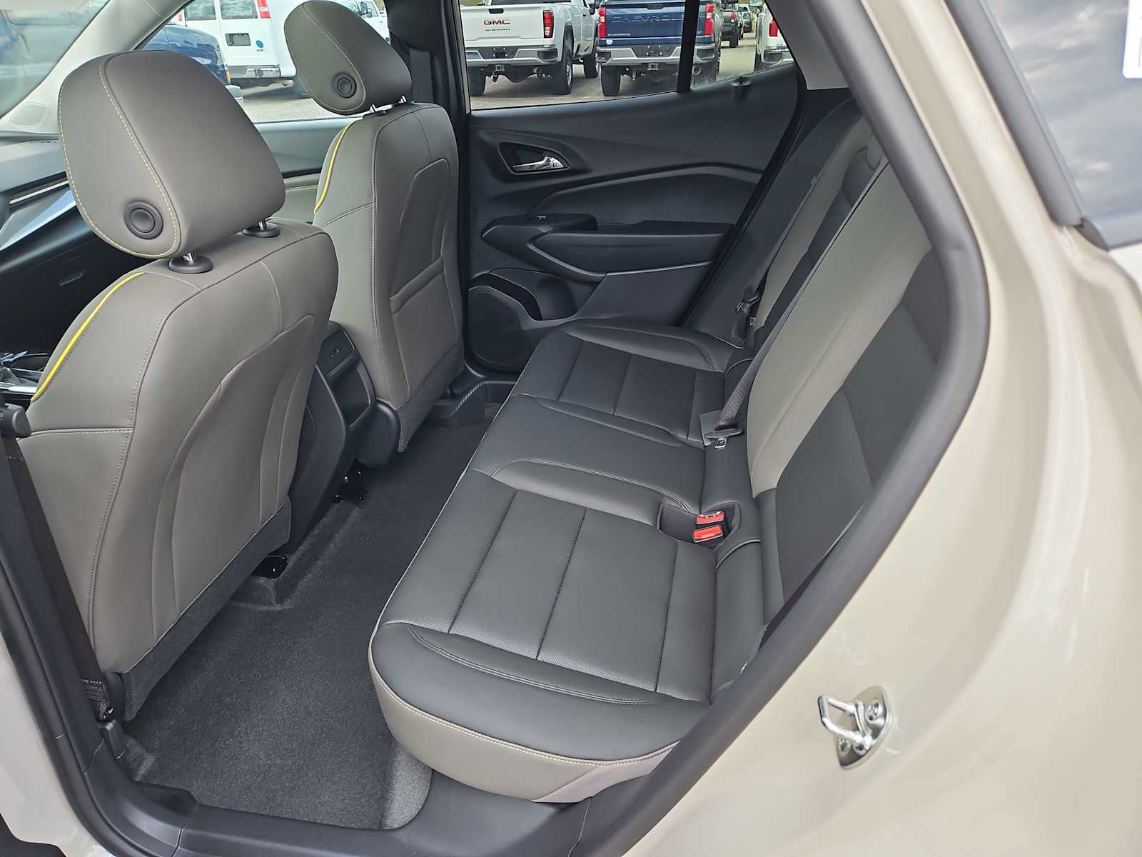 New 2026 Chevrolet Trax ACTIV w/ Sunroof Package FWD image 18
