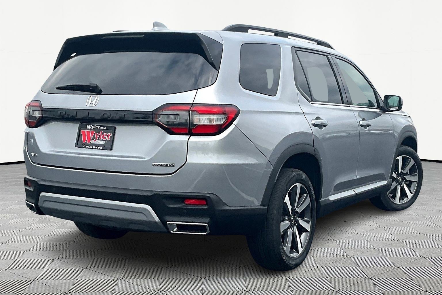 Used 2023 Honda Pilot Touring image 6