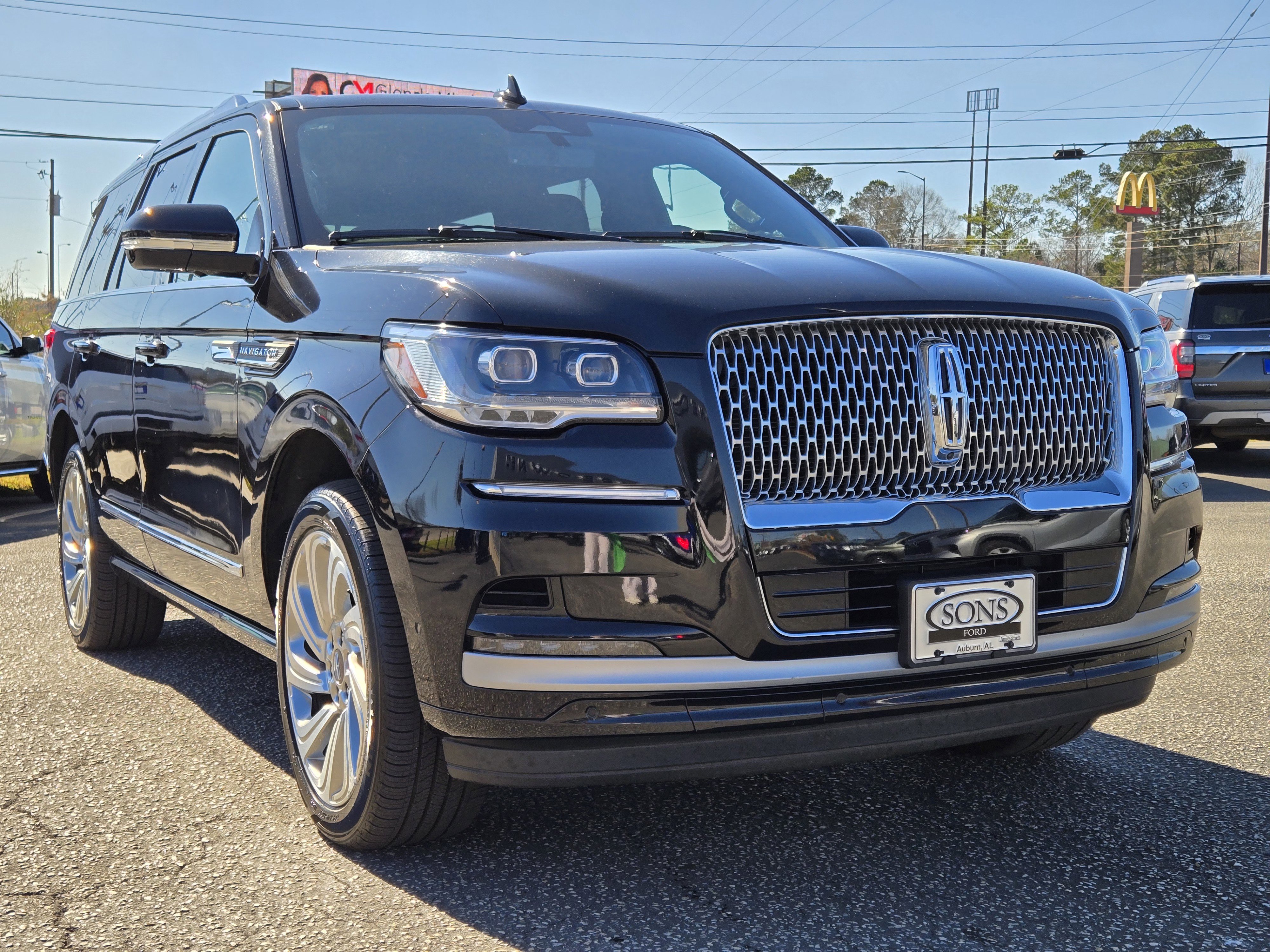 Used 2024 Lincoln Navigator Reserve image 4