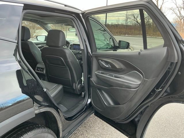 Used 2024 GMC Terrain SLT image 23