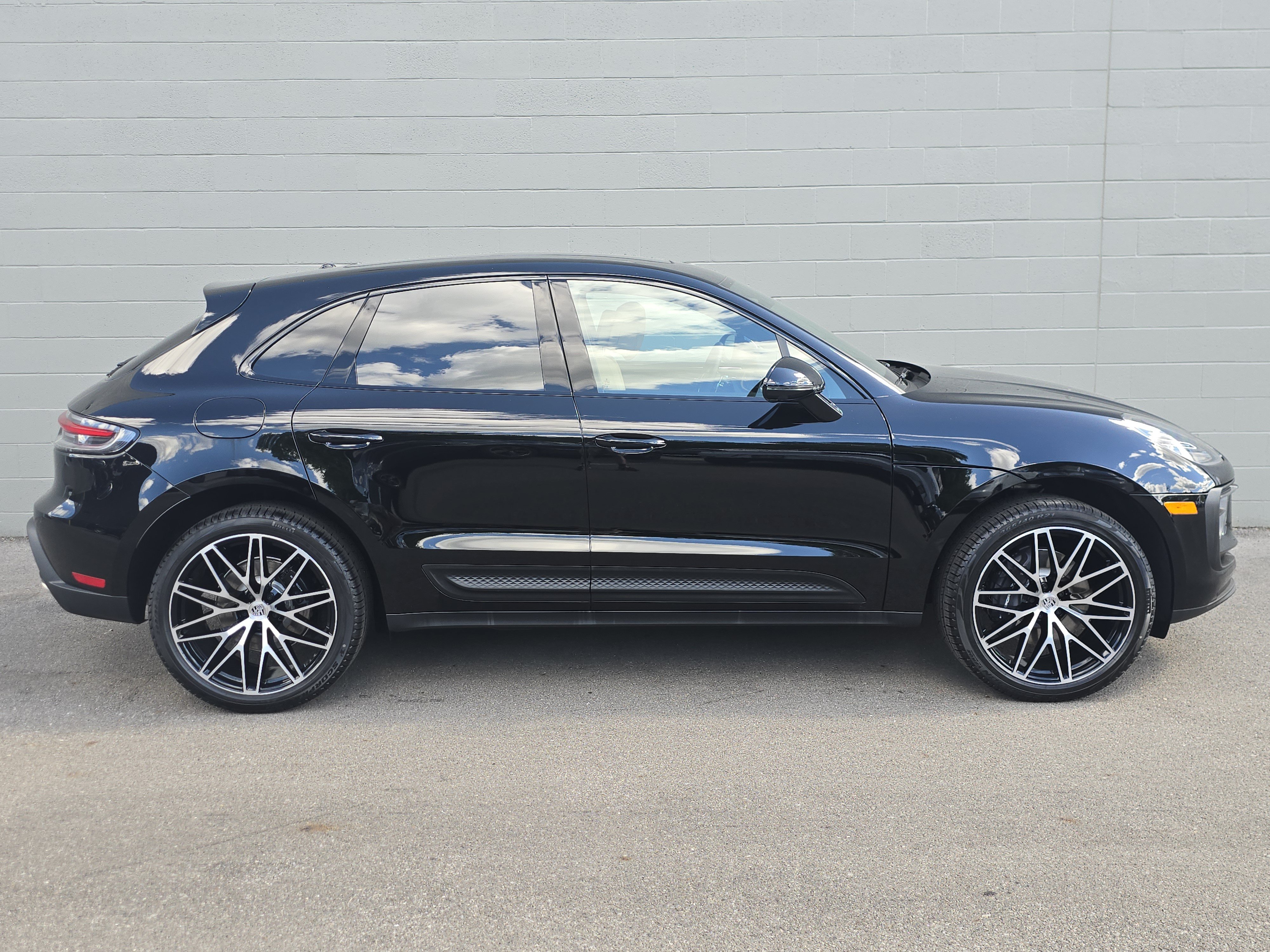 New 2026 Porsche Macan AWD/4WD image 16