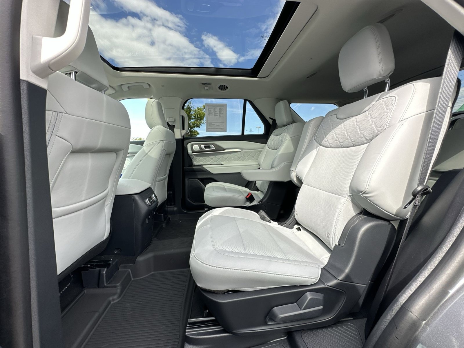 Used 2026 Ford Explorer Platinum w/ LUX Leather Package AWD/4WD image 26