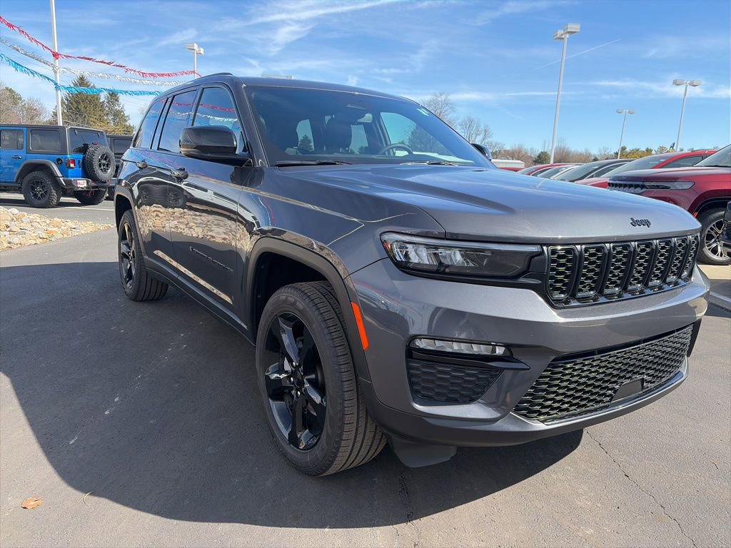 Used 2024 Jeep Grand Cherokee Limited w/ Black Appearance Package image 2
