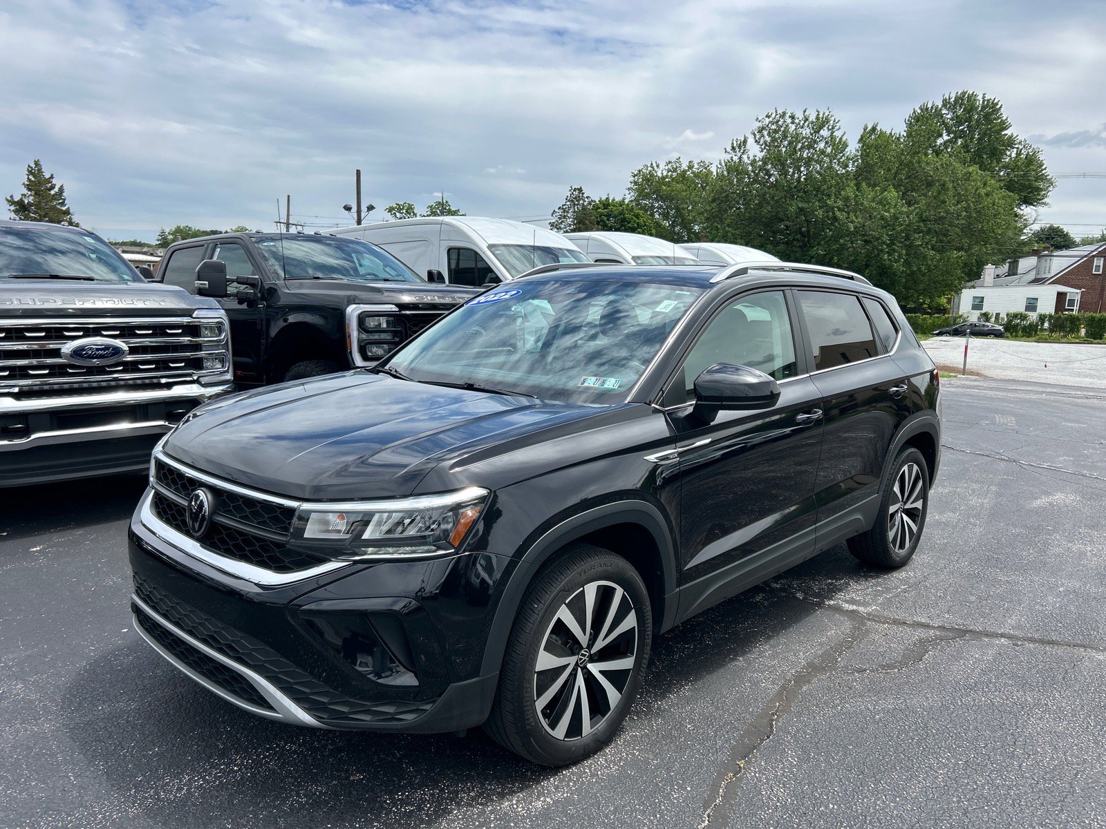 Used 2022 Volkswagen Taos SE w/ Panoramic Sunroof Package AWD/4WD image 1