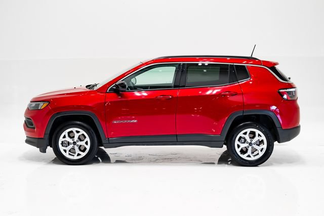 Certified 2025 Jeep Compass Latitude AWD/4WD image 31