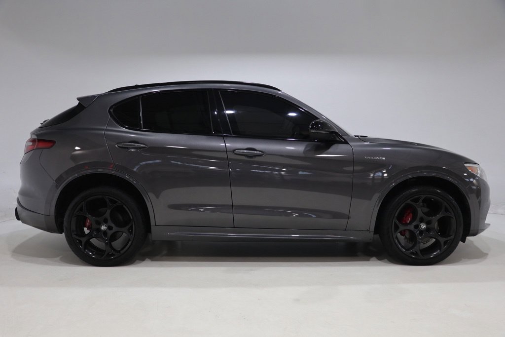 Used 2023 Alfa Romeo Stelvio Veloce AWD/4WD image 9