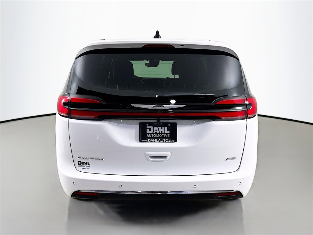 New 2026 Chrysler Pacifica Select image 6
