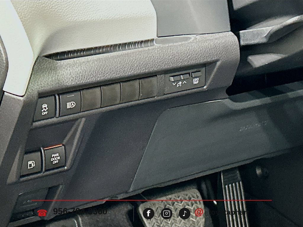 New 2026 Toyota Sienna XLE FWD image 11