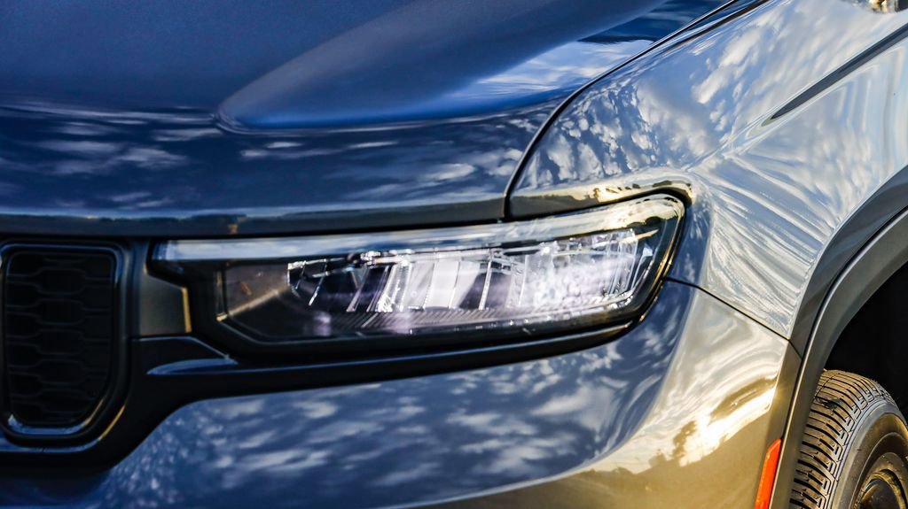 New 2025 Jeep Grand Cherokee L Altitude image 5