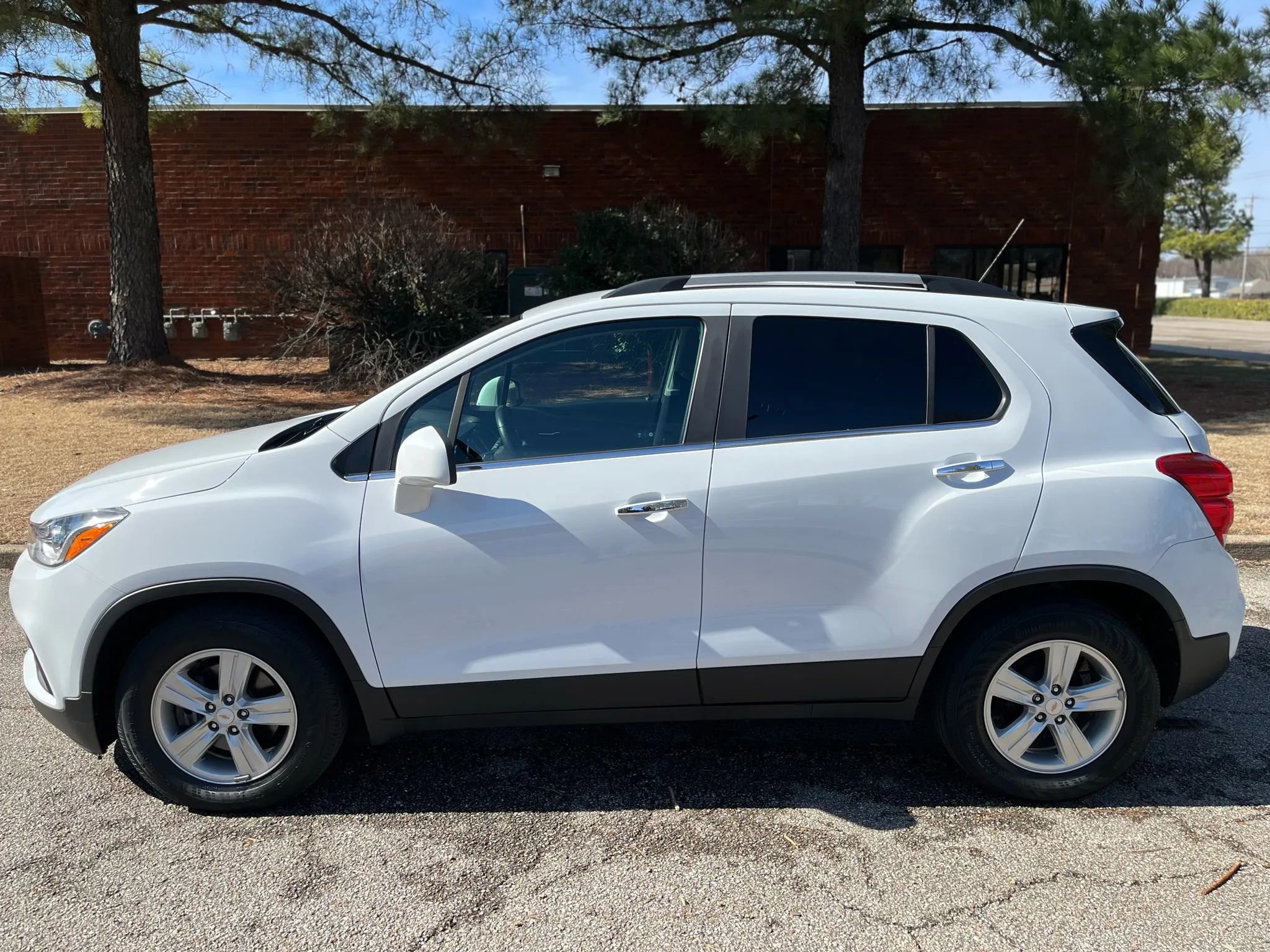Used 2019 Chevrolet Trax LT w/ LT Convenience Package image 3