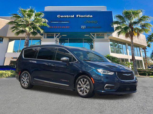 Certified 2022 Chrysler Pacifica Pinnacle FWD image 2