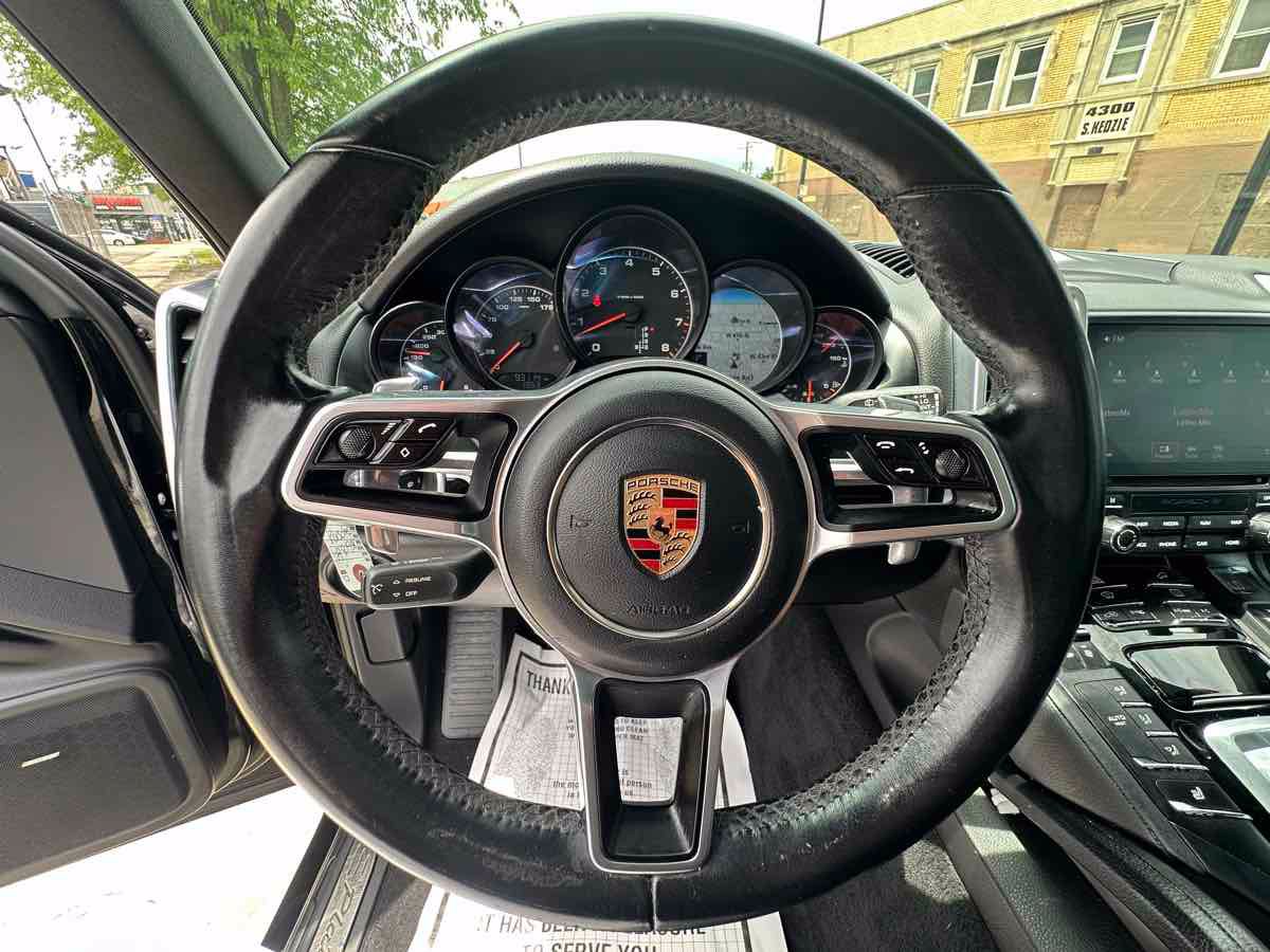 Used 2017 Porsche Cayenne AWD/4WD image 14
