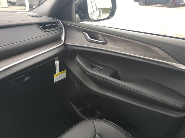 New 2027 Jeep Grand Cherokee L Limited RWD image 20