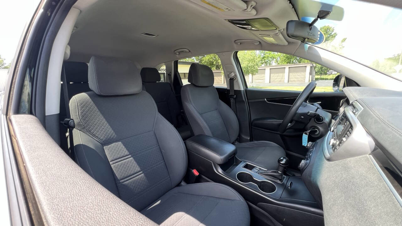 Used 2017 Kia Sorento L image 25