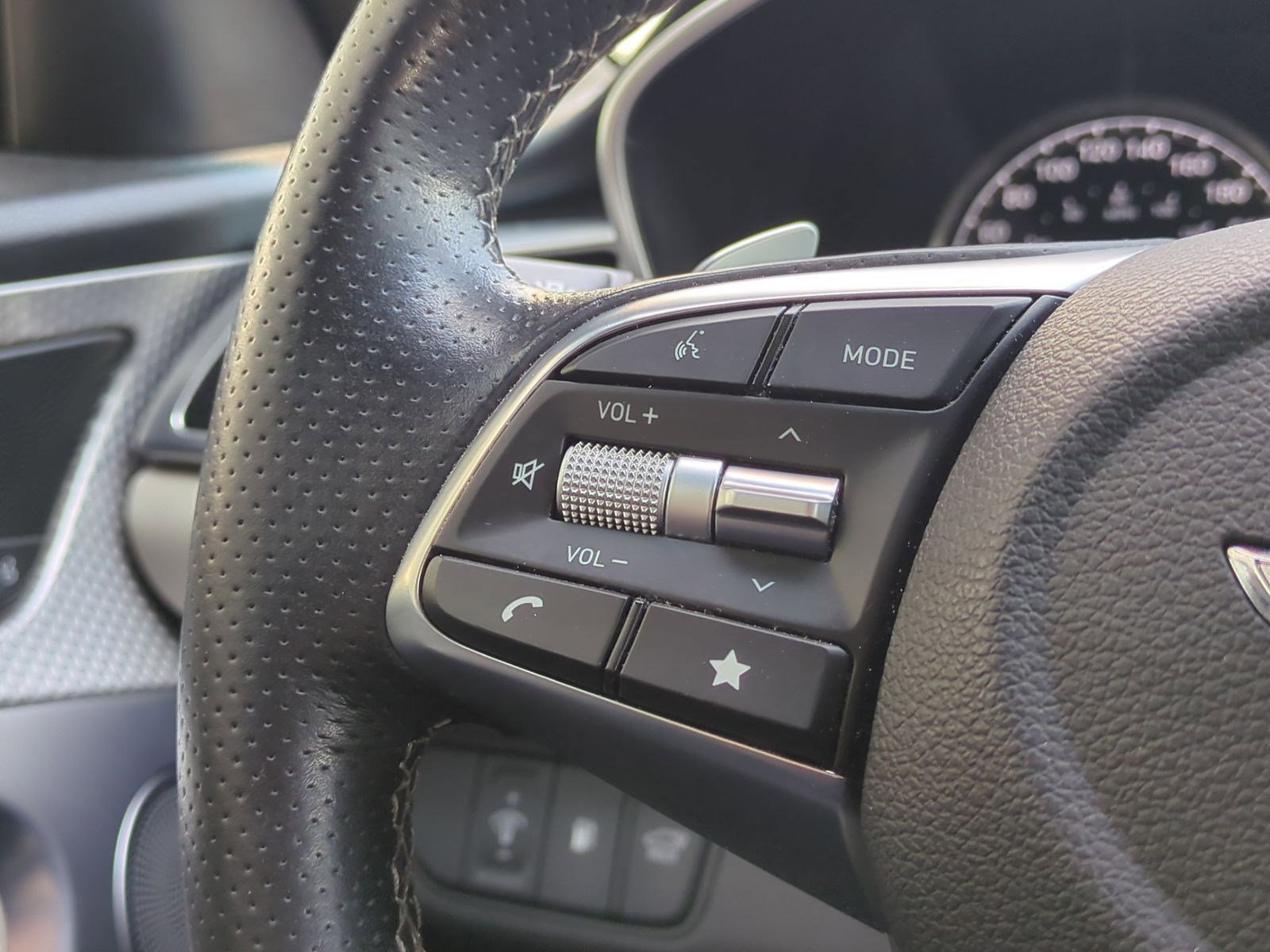 Used 2023 Genesis G70 3.3T image 19