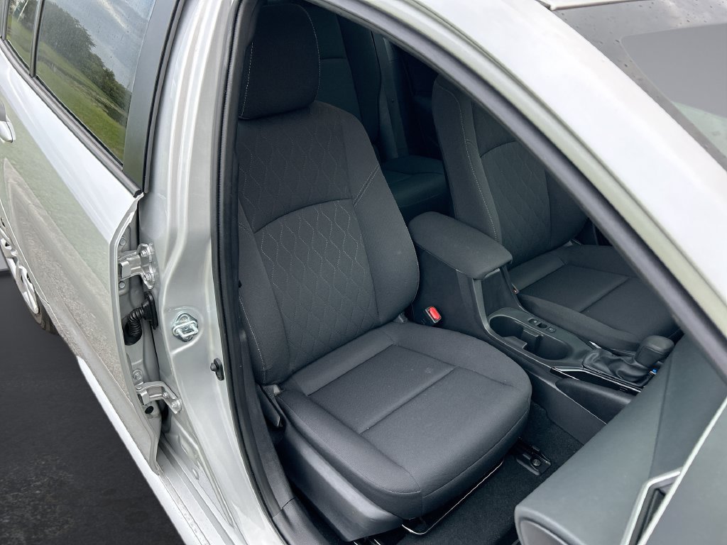 Used 2025 Toyota Corolla LE FWD image 30
