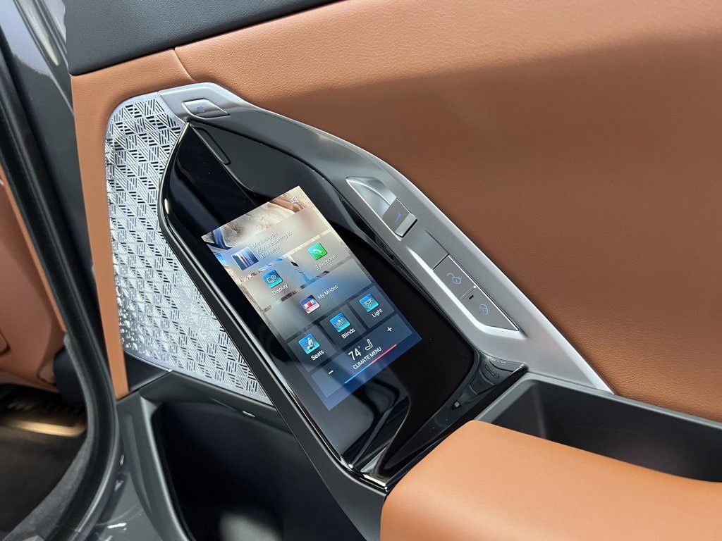 Used 2024 BMW i7 xDrive60 w/ Executive Package image 35