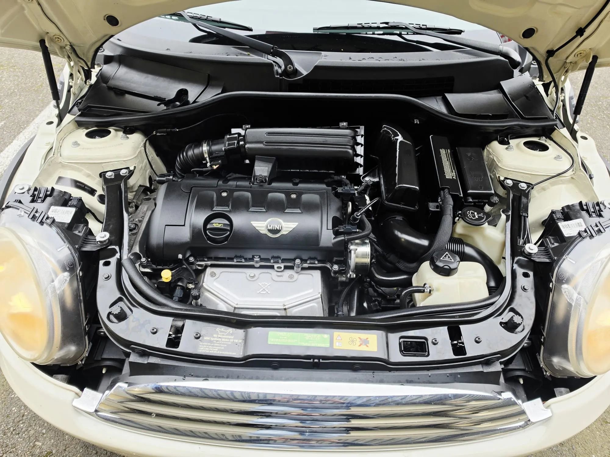 Used 2010 MINI Cooper Hardtop image 16