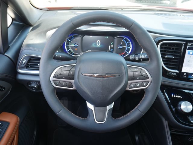 Used 2025 Chrysler Pacifica Pinnacle FWD image 18