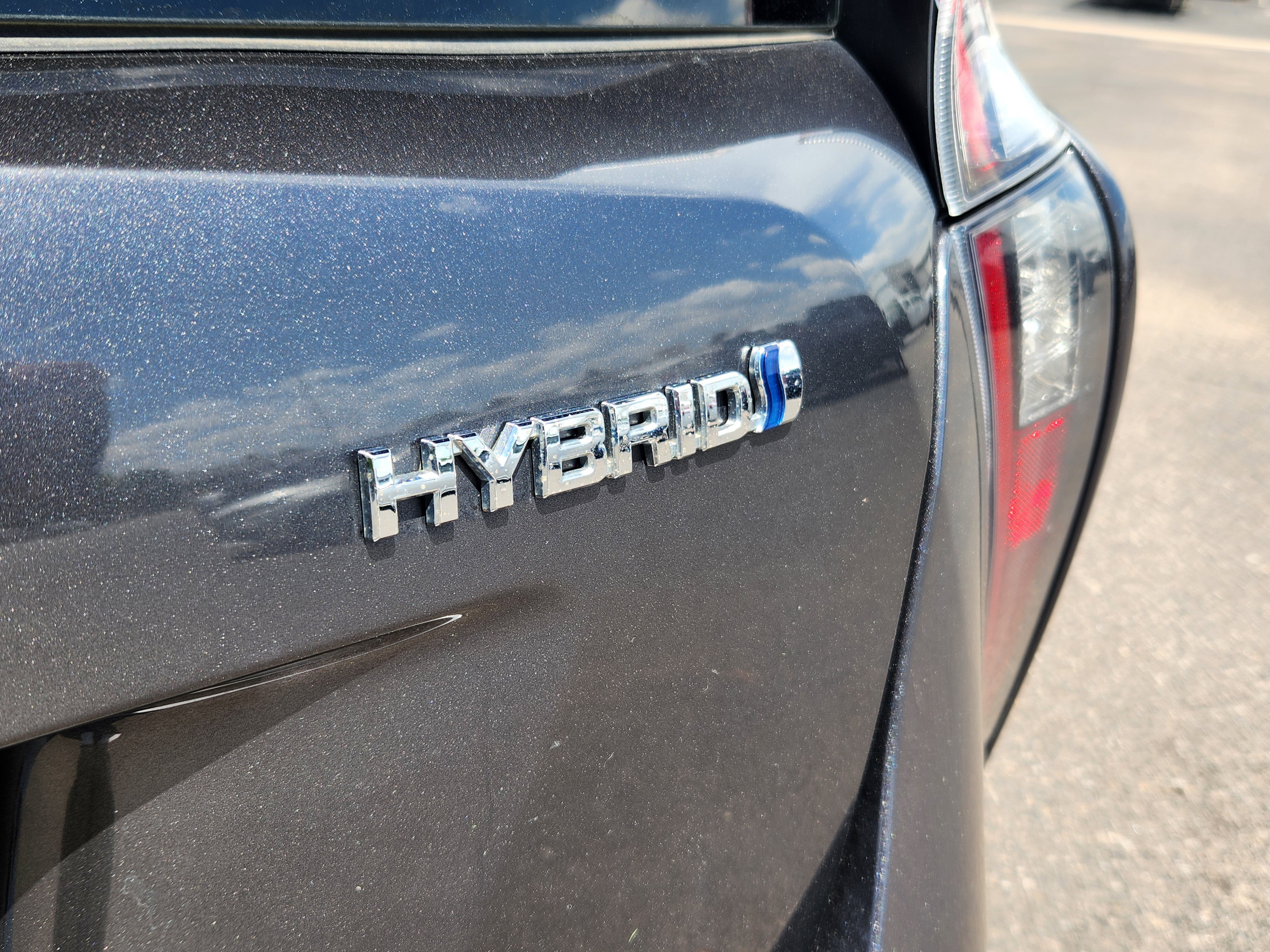 Used 2018 Toyota Prius Three w/ Advanced Technology Package FWD image 18