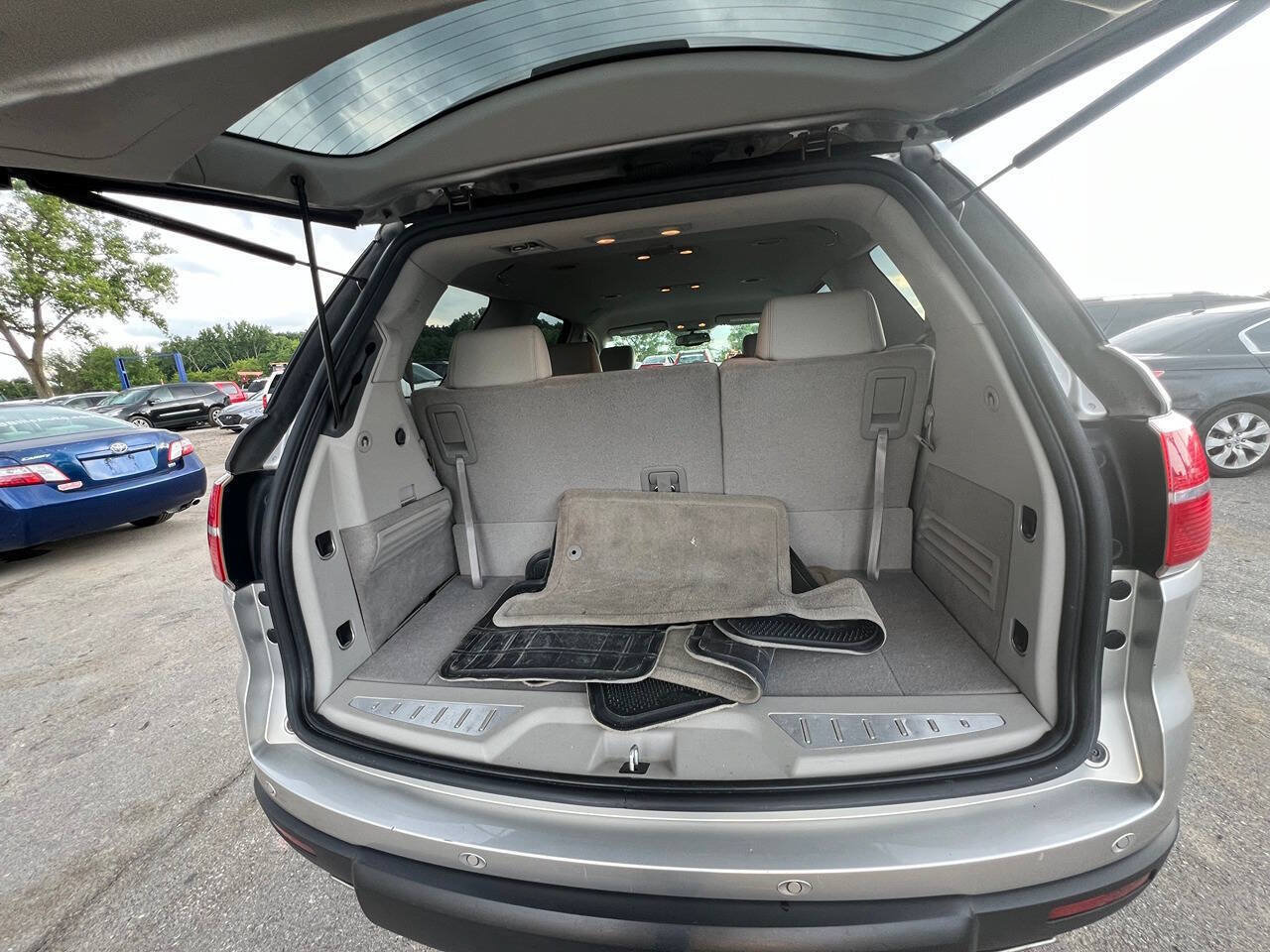 Used 2008 Saturn Outlook XR w/ Premium Trim Package FWD image 5