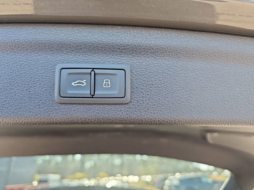 Used 2021 Audi Q3 2.0T Premium w/ Convenience Package image 18