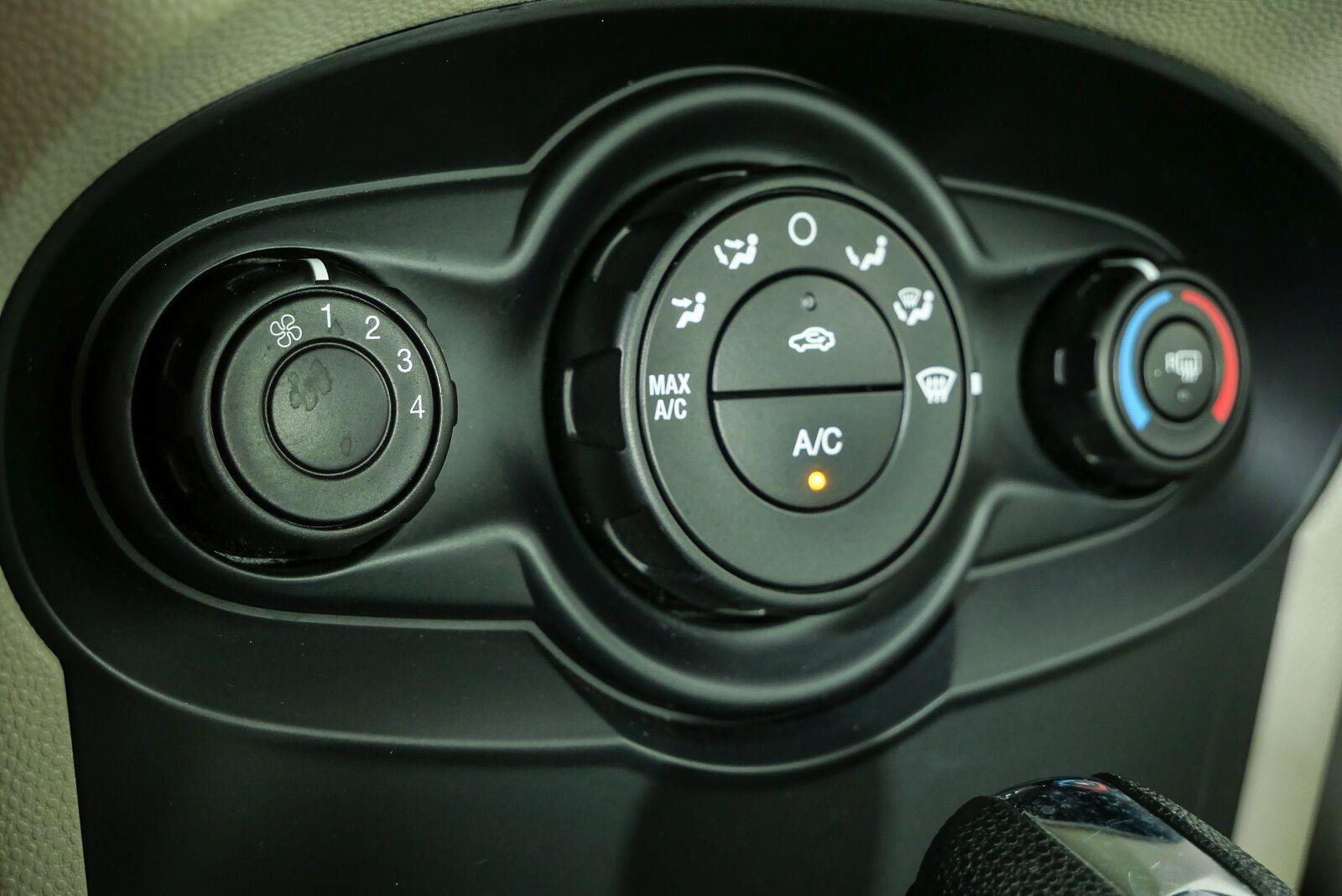 Used 2013 Ford Fiesta SE FWD image 14