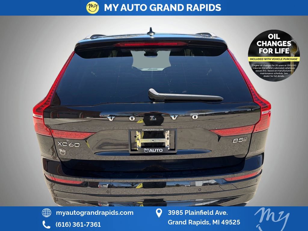 Used 2023 Volvo XC60 B5 Core AWD/4WD image 6