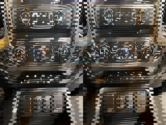 Used 2018 Chevrolet Silverado 1500 High Country image 24