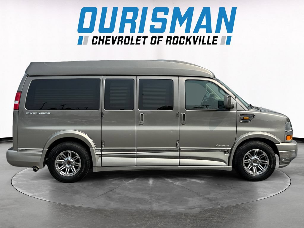 Used 2018 Chevrolet Express 2500 w/ Enhanced Convenience Package RWD image 7