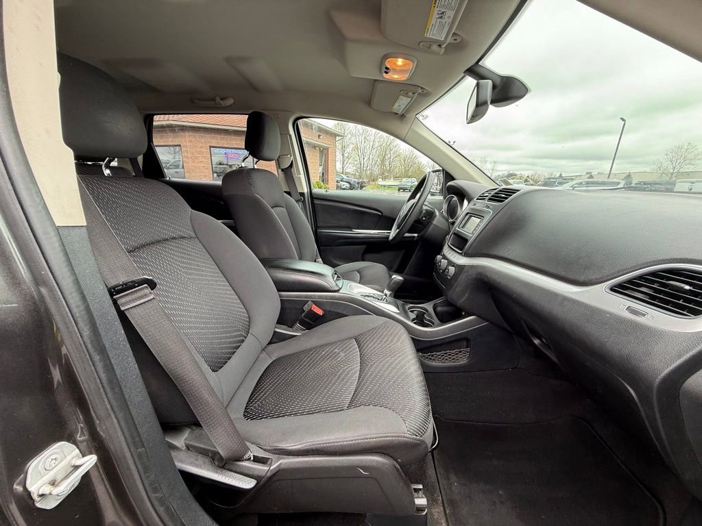 Used 2018 Dodge Journey SE image 25