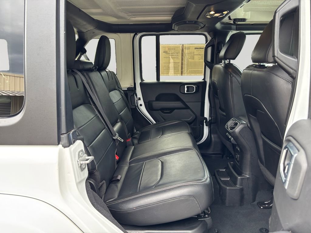 Used 2023 Jeep Wrangler Unlimited Sahara AWD/4WD image 13