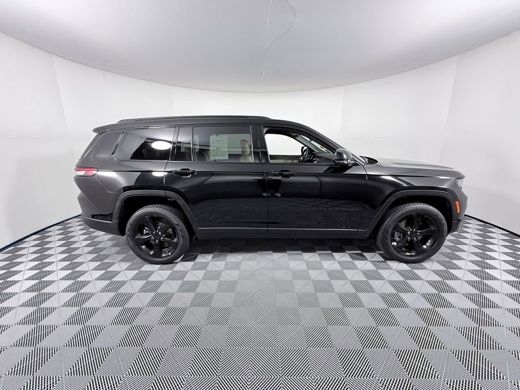 Used 2025 Jeep Grand Cherokee L Limited w/ Black Appearance Package image 8