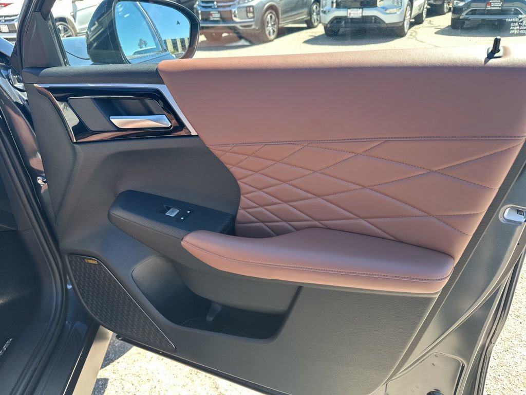 Used 2025 Mitsubishi Outlander SEL image 26