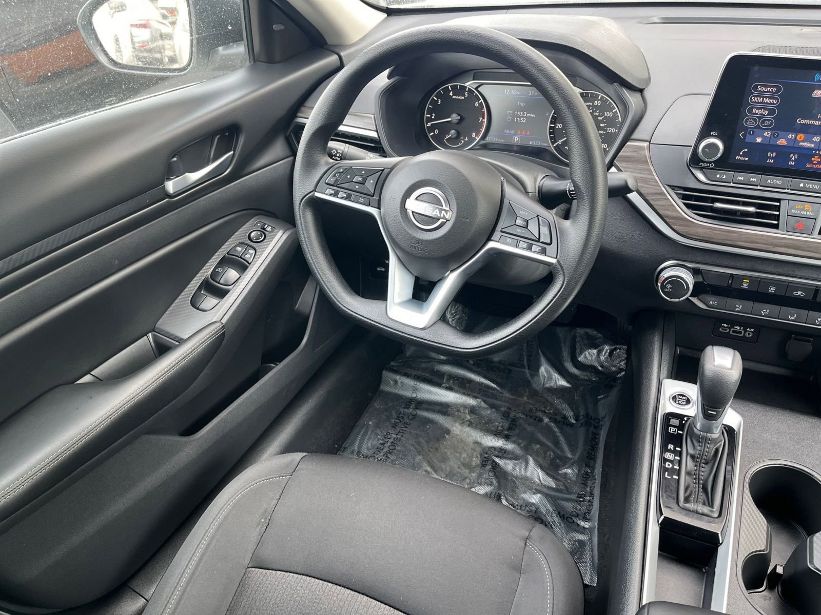 Used 2025 Nissan Altima 2.5 SV image 32