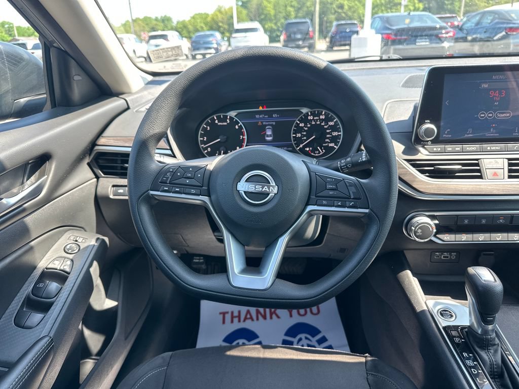 Used 2025 Nissan Altima 2.5 SV FWD image 19