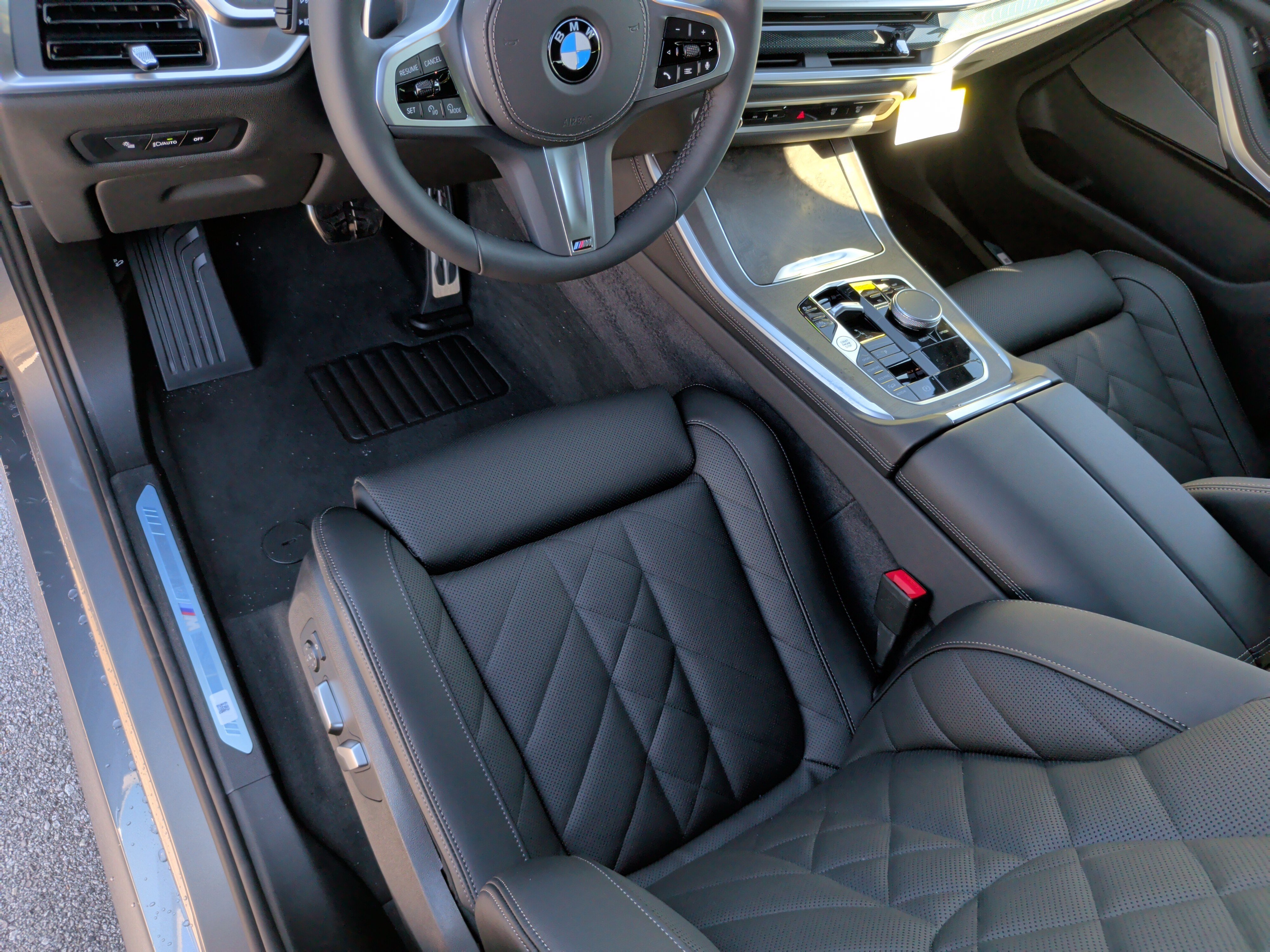 Used 2026 BMW X5 xDrive40i w/ M Sport Package AWD/4WD image 16