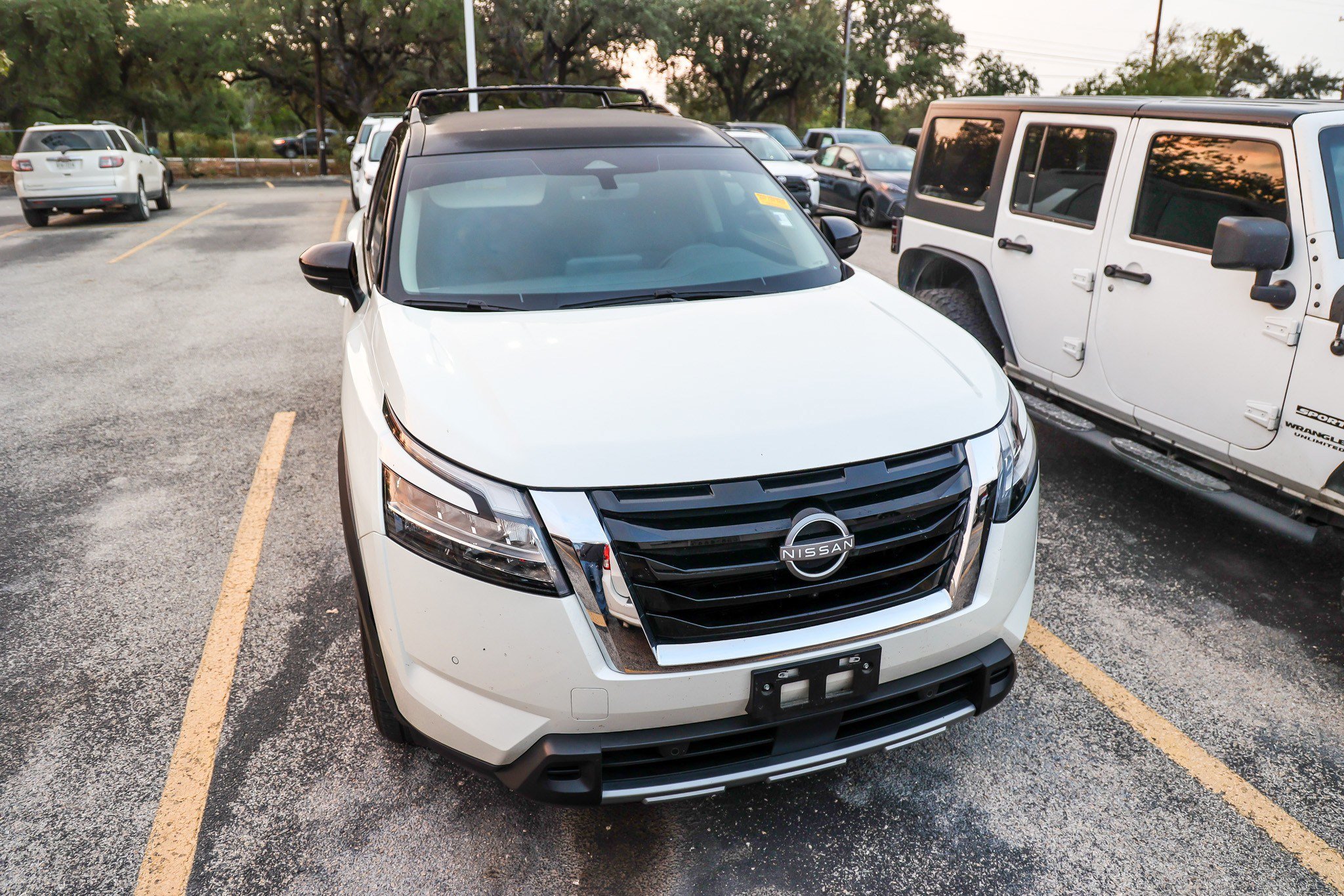 Used 2024 Nissan Pathfinder SL FWD image 5