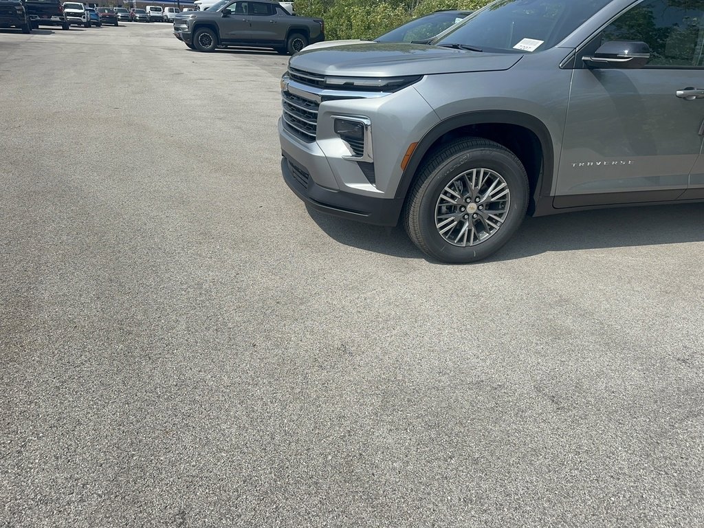 New 2026 Chevrolet Traverse LT image 2