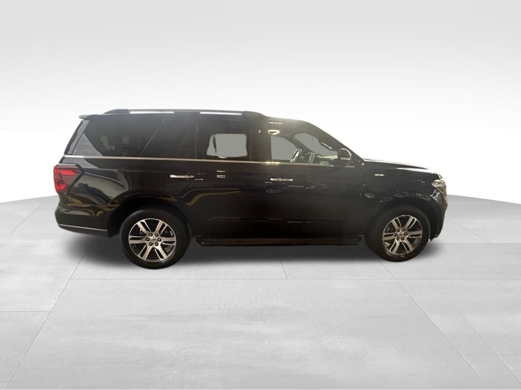 Used 2024 Ford Expedition Limited image 3