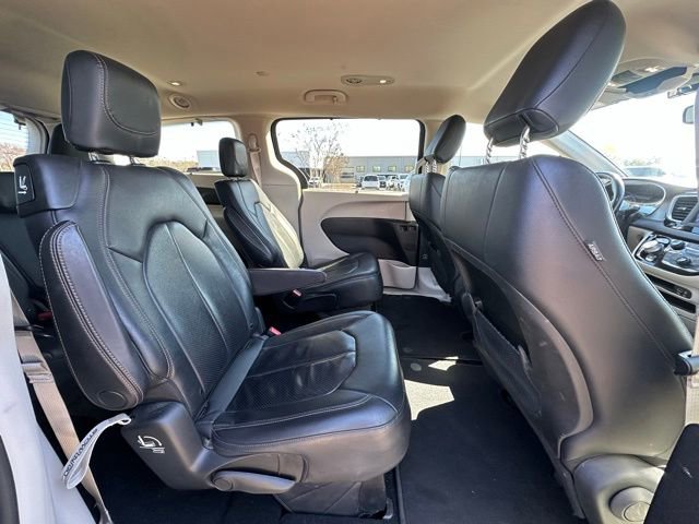 Used 2019 Chrysler Pacifica Touring-L image 30