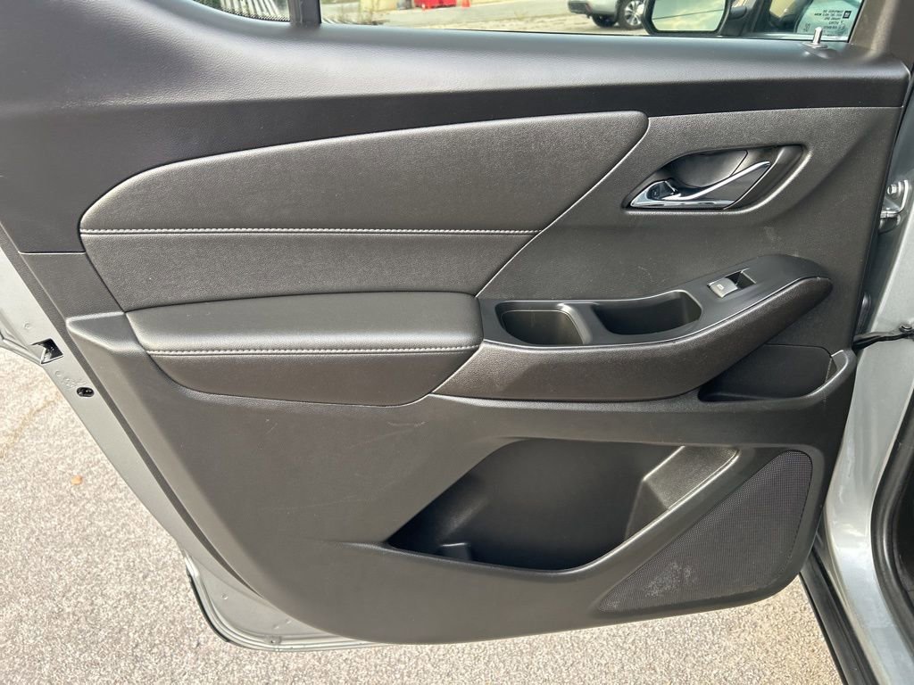 Used 2023 Chevrolet Traverse LT image 14