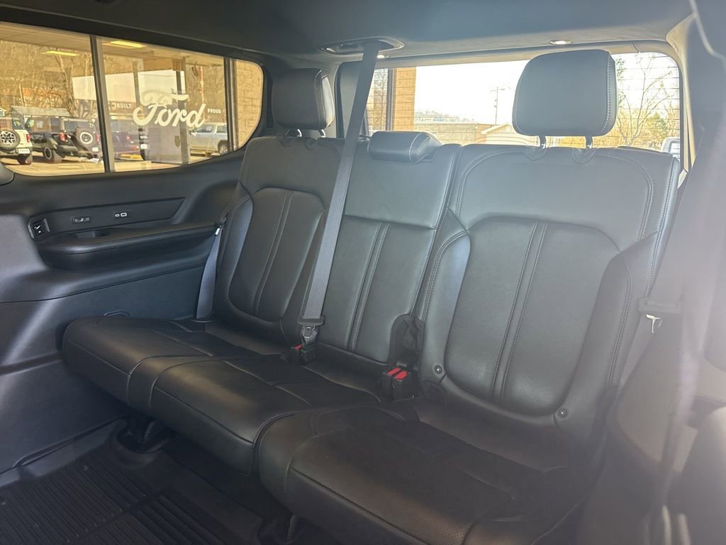 Used 2023 Jeep Wagoneer Series III w/ Premium Group I AWD/4WD image 20