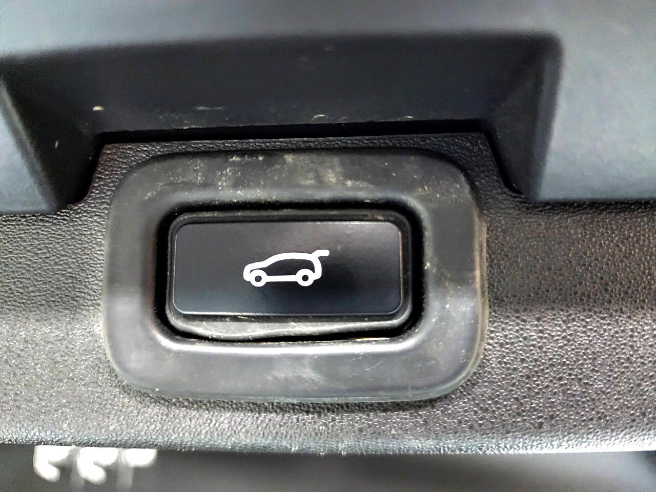 Used 2022 Land Rover Discovery S R-Dynamic image 24