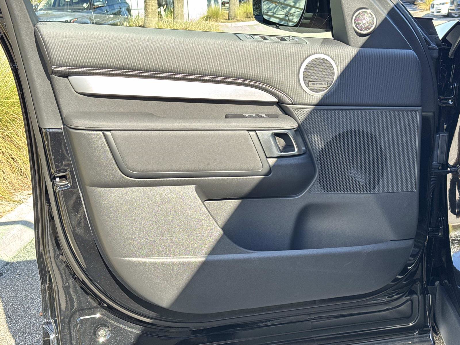 New 2026 Land Rover Discovery Limited Edition image 19