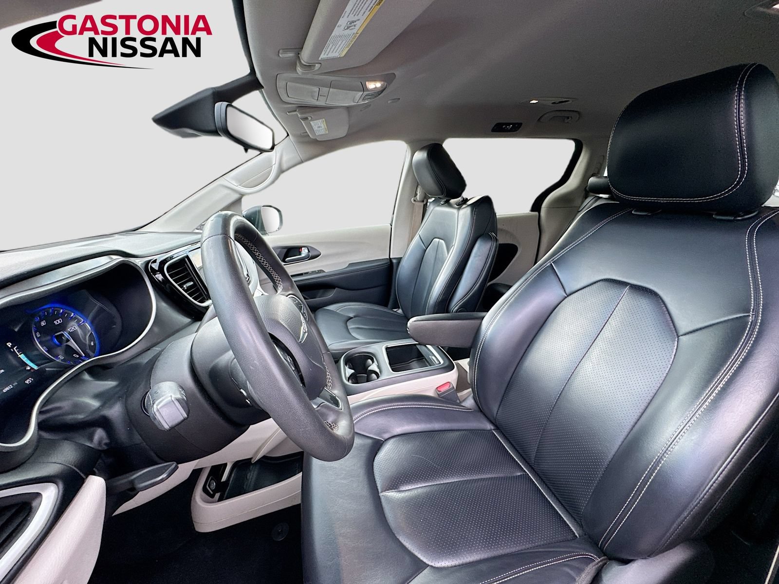 Used 2023 Chrysler Pacifica Touring-L FWD image 27