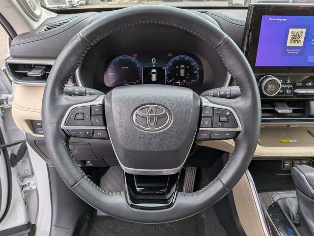 Used 2023 Toyota Highlander Limited image 18