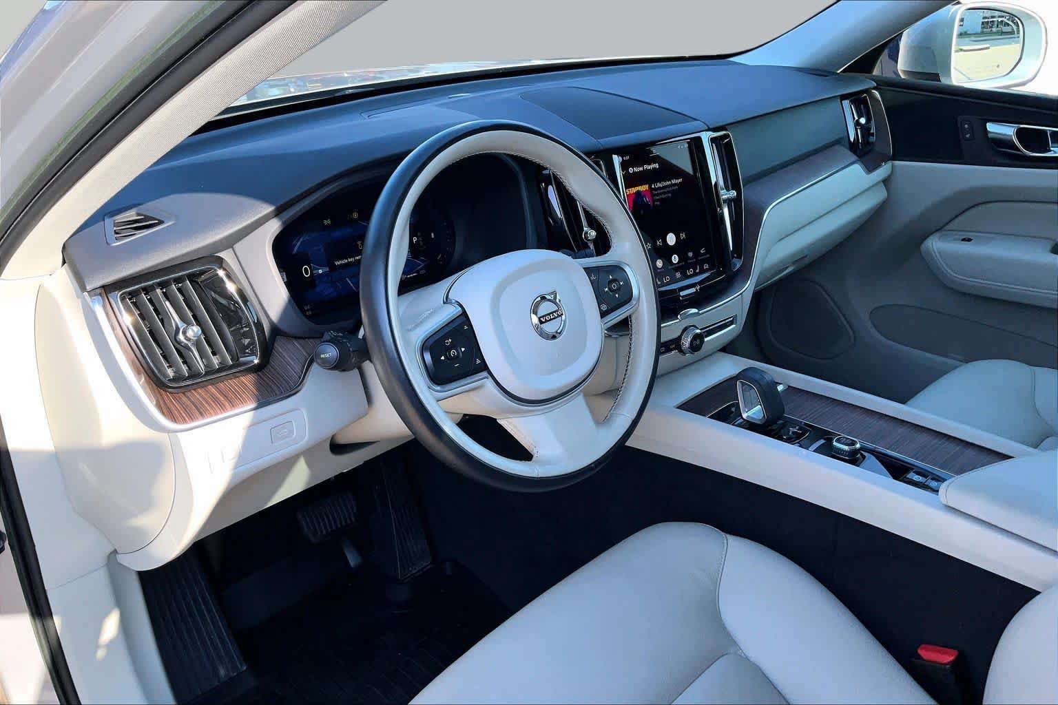 Used 2022 Volvo XC60 B5 Momentum w/ Protection Package Premier AWD/4WD image 16